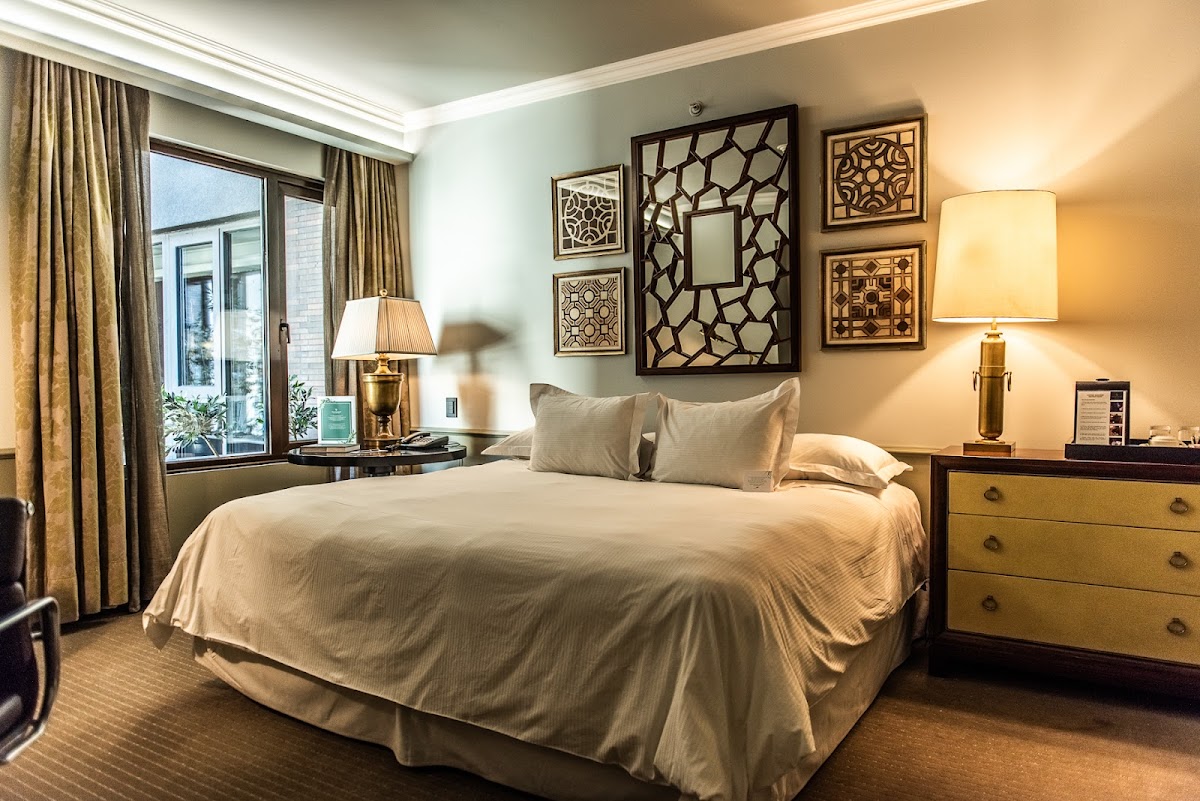 The Singular Santiago, Santiago